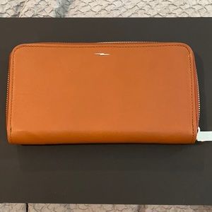 Brand new Shinola wallet. Comes with storage box